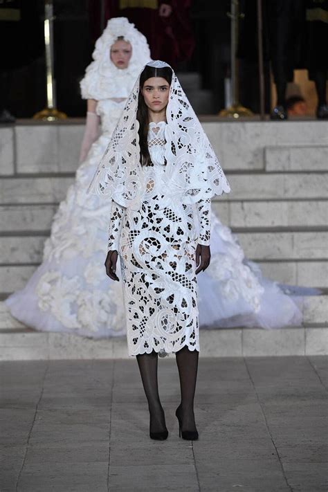 Dolce Gabbana Alta Moda 2022 Siracusa Fashion Show In 2022 Fashion