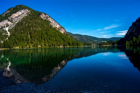 Il Lago Di Braies Una Facilissima Ed Affascinante Escursione In Montagna