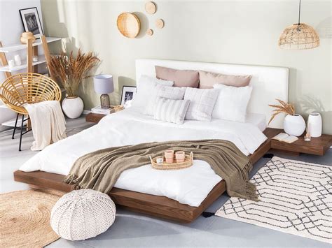 Legno che deriva dalla pianta presente nelle foreste tropicali africane una testata letto in legno wengè sposa perfettamente lo stile etnico riportando alla magica atmosfera dei paesi lontani. 46+ Fakten über Testate Letto In Rattan E Legno ...