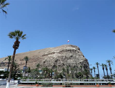 Un 'pequeño' traspié ocurrió el pasado viernes 6 de septiembre mientras funcionarios del ejército izaban el pabellón nacional en el morro de arica, ubicado al extremo norte de nuestro país, casi en la frontera con perú. Morro de Arica. | Lugares para visitar, Lugares