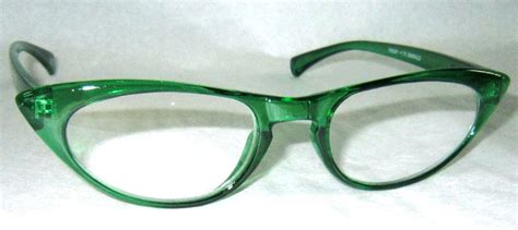 Made by american optical in the 1950's these wonderful vintage reading glasses come with a stylish metal frame. 50s 60s vintage styleCAT EYE reading glasses PEGGY Emerald ...