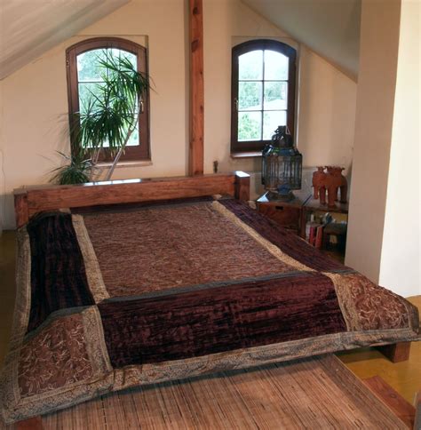 Letzte chance ❗ biete einen neuwertigen artikel tagesdecke mit 3 kissenhüllen mit. Brokat- Samtdecke, Tagesdecke, Bettüberwurf - braun - 270x230 cm