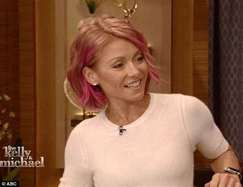 Kelly Ripa Shows Off Her New Pink Hairdo Live On Air Kelly Ripa Pink