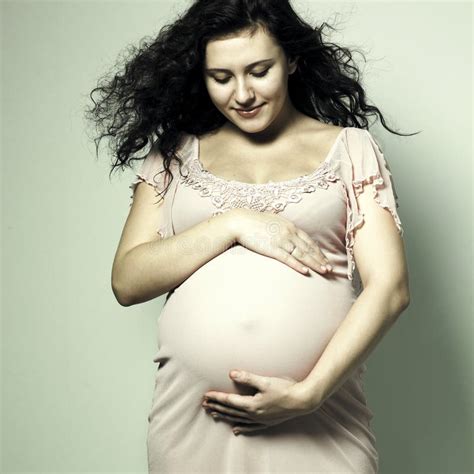 Naken Gravid Kvinna F R Maka Arkivfoto Bild Av Sk Nhet F Regripande