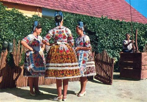 Historically it had greater political and economic importance than at present. Postkard Kalocsa Nepviselet Volkstracht Traditional ...