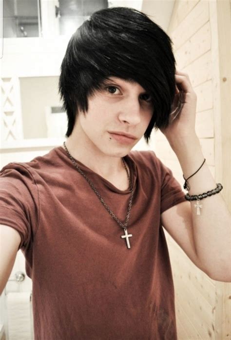 Pin By Alyssa Shelhamer On Pretty People Cute Emo Boys Emo Boy Hair