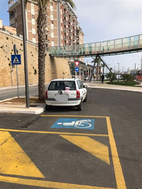 C'è chi, però, non ci sta. Vigili urbani, 15 multe per divieto di sosta e a un ...