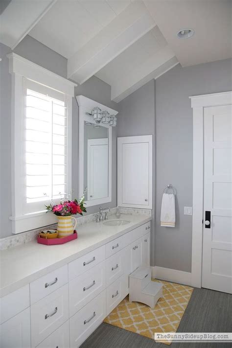 The silver fittings look striking against the hue background. 32 Perfect Color Combination For Your Bathroom Design ...