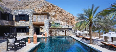 عمان ‎ ʻumān phát âm ʕʊˈmaːn), tên chính thức là vương quốc hồi giáo oman (tiếng ả rập: Oman holidays | Caribtours