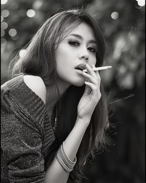 Pin By Shalise Meredith On Smoking Girl Smoking Sexy Smoking Cigarette Girl