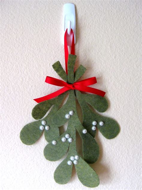 A Holiday Smooch Diy Mistletoes To Hang Around Your Home