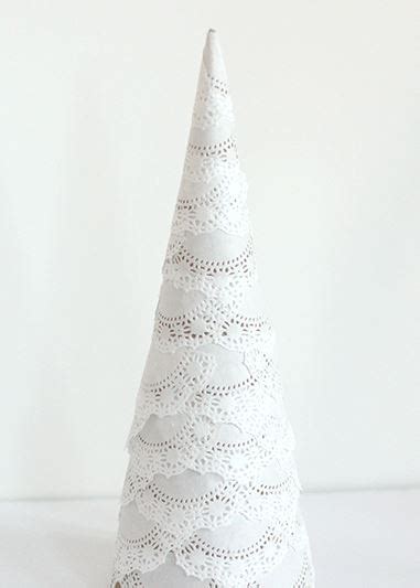 7 Simple Lace Doily Christmas Tree Ideas