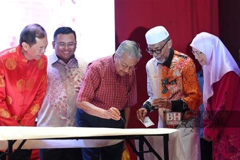 Siapa pernah makan yee sang? PM, TPM meriahkan sambutan Tahun Baharu Cina | Nasional ...