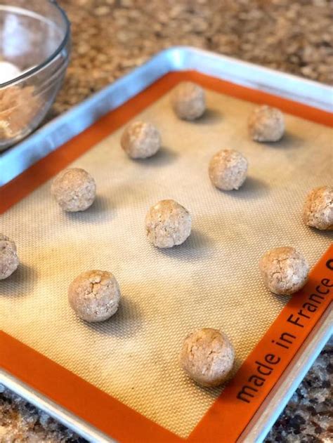 Add the flour and almond flour and mix on low until just combined. Giadas Almond Cookies - Giada De Laurentiis Swears By This ...