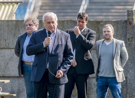 Árpád habony was born on january 1, 1968 in budapest, hungary. Korrupciógyanús ügyek Vácon: Habony Árpád új szerelmének ...