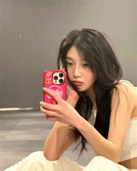 Forever♡ On Twitter Her Practice Room Mirror Selfies 🫠🫠
