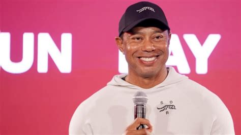 Tiger Woods Unveils Sun Day Red A New Apparel Brand What It Means