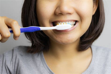 Brushing Your Teeth With Closeup Toothpaste Helps With Self Care Beautyhubph