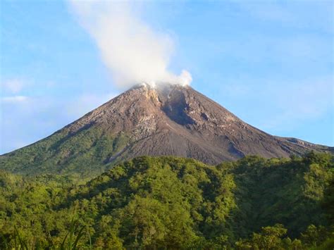 Pernikahan adat jawa, (pengantin jawa) bisa dikatakan salah satu kekayaan budaya indonesia yang patut dilestarikan. Kumpulan Foto Gunung Di Jawa Tengah | Terbaru 2020