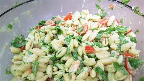 Pistacchi sgusciati, olio di oliva, parmigiano con l'aggiunta di un po' di pecorino che ne esalti maggiormente il sapore ma, se non. PASTA FREDDA CON GAMBERETTI ZUCCHINE E POMODORINI ...