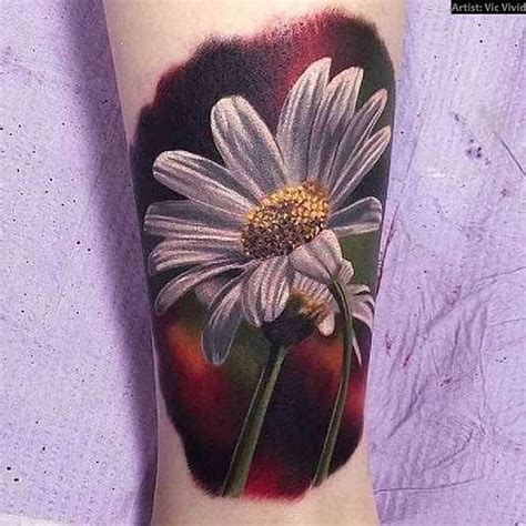 Daisy tattoos are a very interesting option for those who want to tattoo a plant or flower. The realistic daisy tattoo | Daisy tattoo, Realistic ...