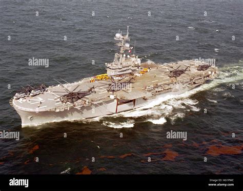 Uss Inchon Mcs 12 Underway In The Gulf Of Mexico 2001 Stock Photo Alamy