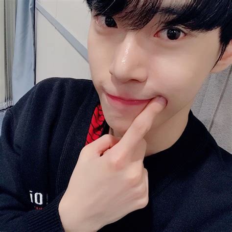 Dongyoung kim (김동), known professionally as doyoung (도영), is a main vocalist of nct and its subunits nct u and nct 127. #doyoung #nct127 #nct #nct2018 #nctnightnight | แฟนหนุ่ม ...
