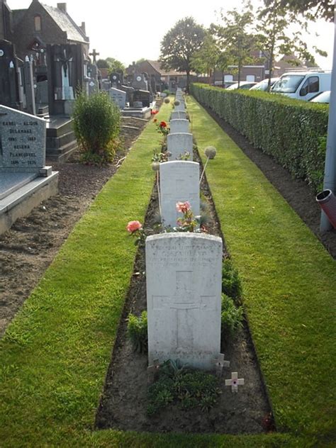 Bekijk de aftermovie om na te genieten van die steengoede optredens zijn aankomst op dranouter zorgt voor consternatie Dranouter Churchyard, Belgium (CWGC) - WW1 Cemeteries.com ...