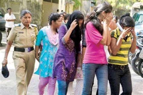 Mumbai Police Arrested 40 Couples From Hotel Rooms For Public Indecency Going Too Far
