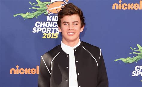 Feb 03, 1996 · he is also a part of the group titled as magcon group. Vine Star Hayes Grier Joins 'Dancing with the Stars' Fall ...