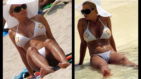 Jessica Simpson Flaunts Bikini Body At Bahamas Beach