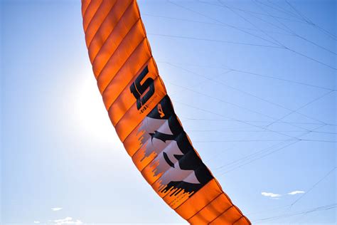 Ozone R1 V3 R1v3 Kite Kiteboarding Kitesurfing Hydrofoiling