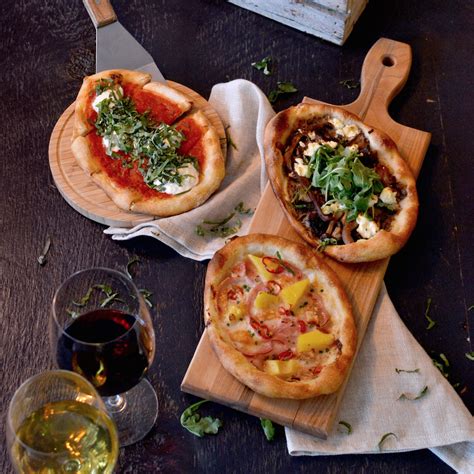 Pizza, Pasta, & Drinks: Italian Comfort Food in Old Montreal ...