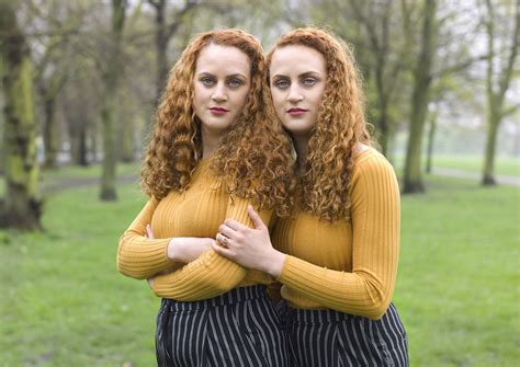 Portraits Of Identical Twins Reveal Their Similarities And Differences