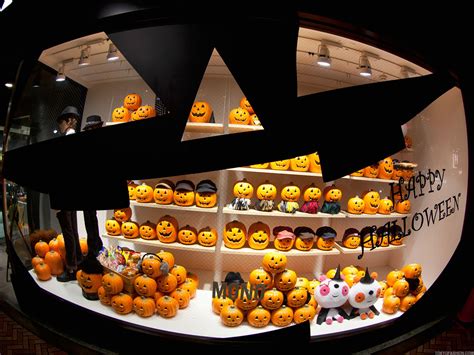 100 Creative Halloween Window Displays Ideas And Designs Zen Merchandiser