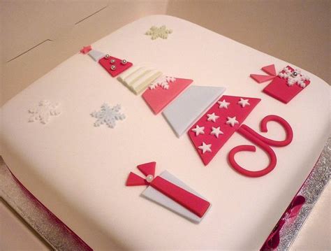 See more ideas about fondant figures, cupcake cakes, fondant tutorial. White square Christmas cake with tree in the middle in red ...