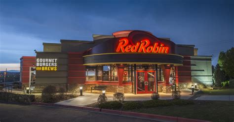 Toast of the Coast: Red Robin to open