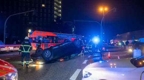 Unfall In Hamburg Auto Berschl Gt Sich Eine Schwerverletzte