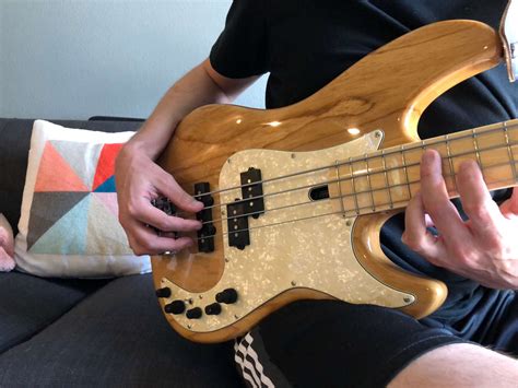 8 Tips For Playing Chords On Bass Guitar Mastertemps