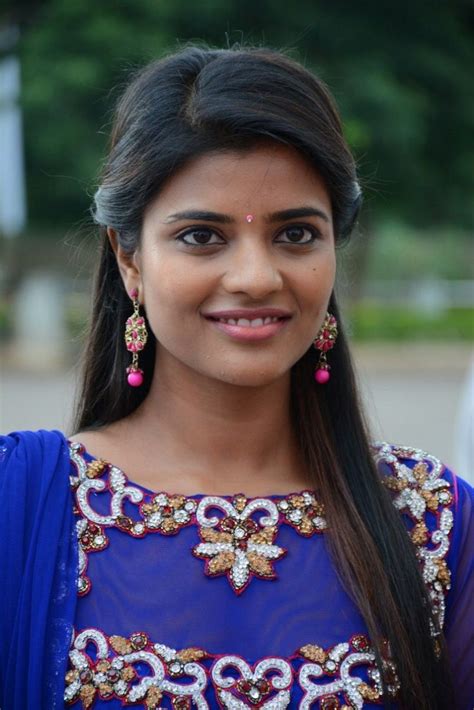 17 Tamil Actress Hd Wallpaper Download