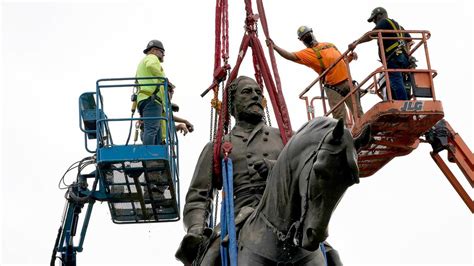 Crew Removes Statue Of Confederate Gen Robert E Lee In Richmond