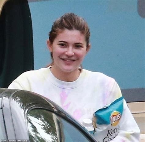 Makeup Free Kylie Jenner Looks Unrecognizable As She Pays A Visit To Bff Stassies House Daily