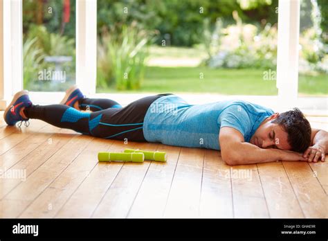Gym Man Lying Hi Res Stock Photography And Images Alamy