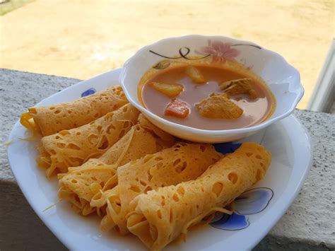 Biasanya makanan ini disuguhkan bersama kuah kari melayu. Resepi Mudah dan Sedap Buat Roti Jala Dengan Kari Ayam ...