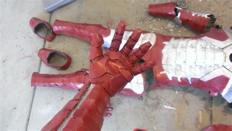 It is the perfect addition to any costume or a great gift for anyone who loves superheroes or just wants to take thanos down a peg. Quick n' Easy Iron Man GLOVES Tutorial