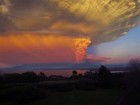 Stunning Photos Of Chiles Calbuco Volcano Erupting 16 Pics