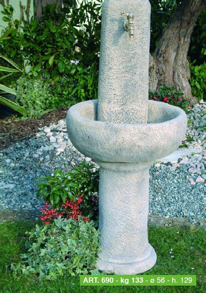 Con e senza vasca, uno o due rubinetti. Arredi per giardino cassette vasi fontane arredo urbano ...