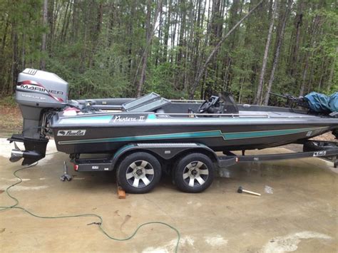 All bass boat brands, types and price ranges. 1995 Bass Cat PII with 1997 200HP Mariner Brand New Power ...