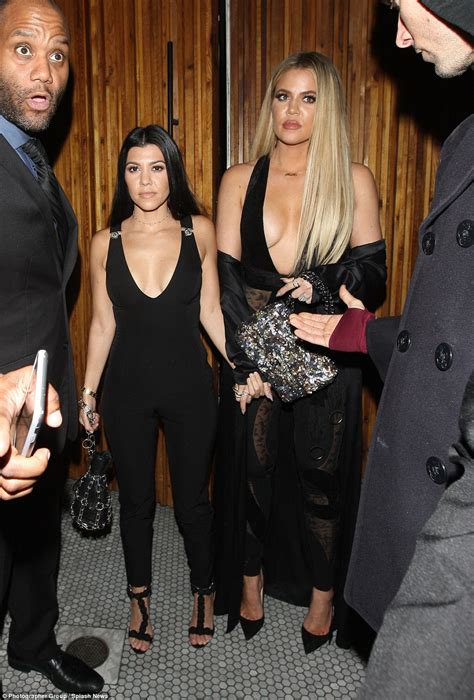Полное имя — кортни мэри кардашьян (kourtney mary kardashian). Kourtney Kardashian grabs Khloe's assets at Gigi Hadid's ...
