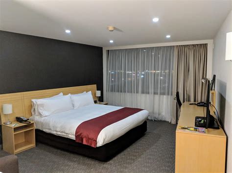 Holiday inn melbourne airport si trova a melbourne, in una zona comoda e non distante dall'aeroporto. Holiday Inn Airport Melbourne - King Executive Room review ...